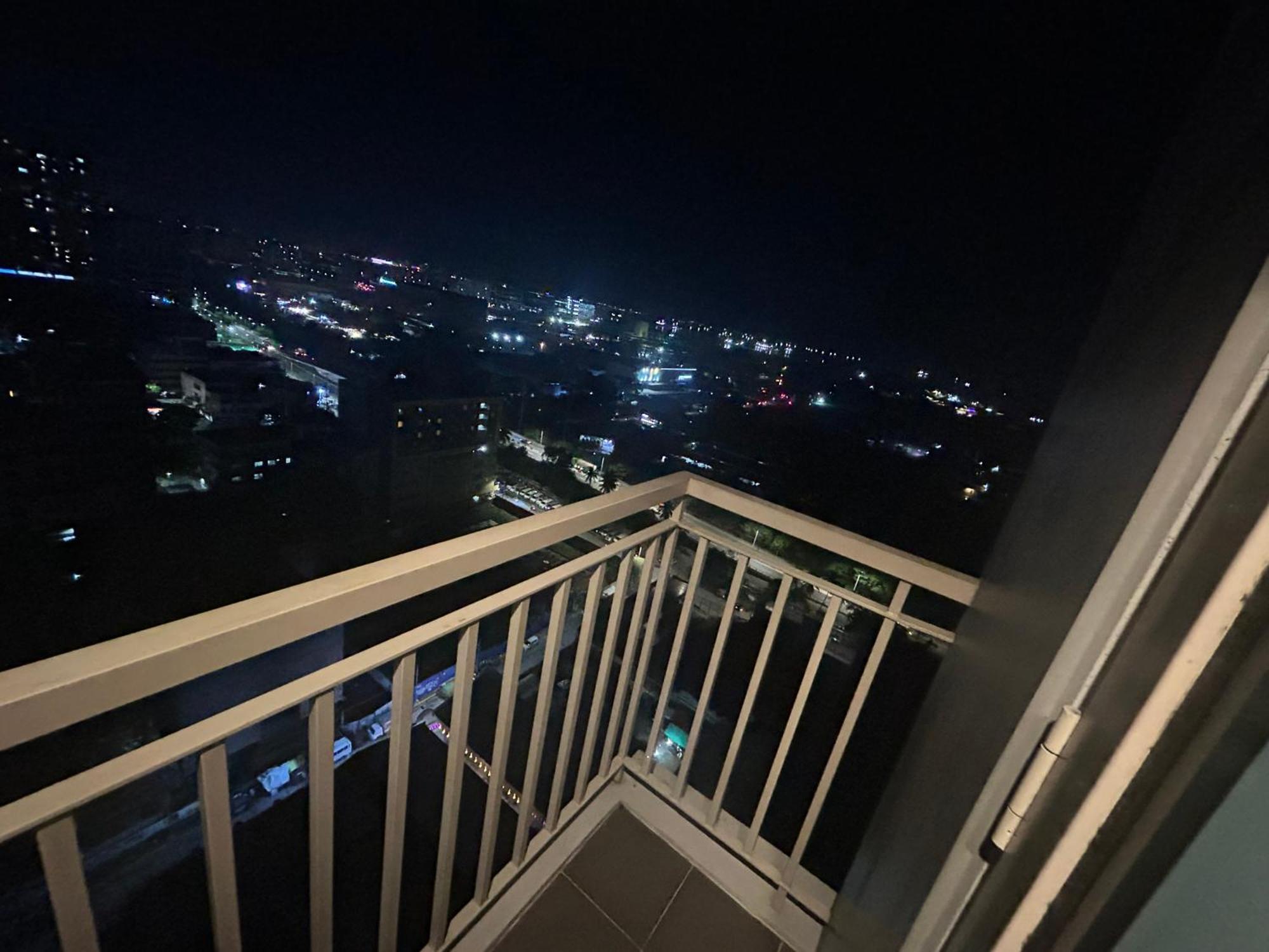 2Br Coast Residences Manila Exterior photo