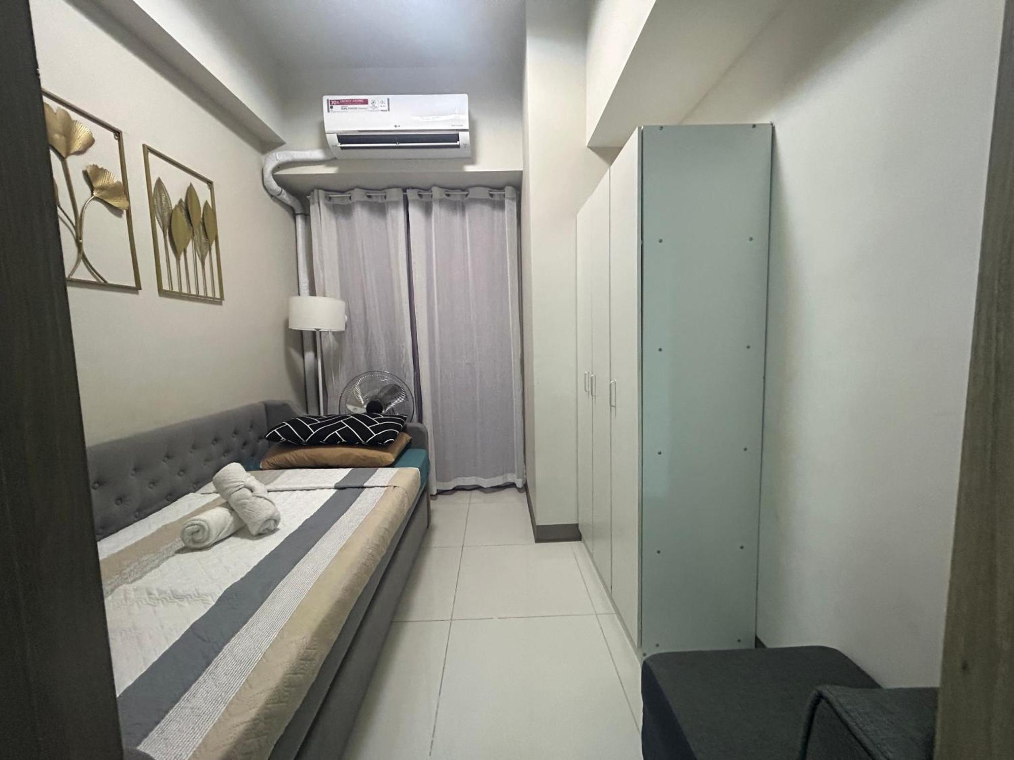 2Br Coast Residences Manila Exterior photo