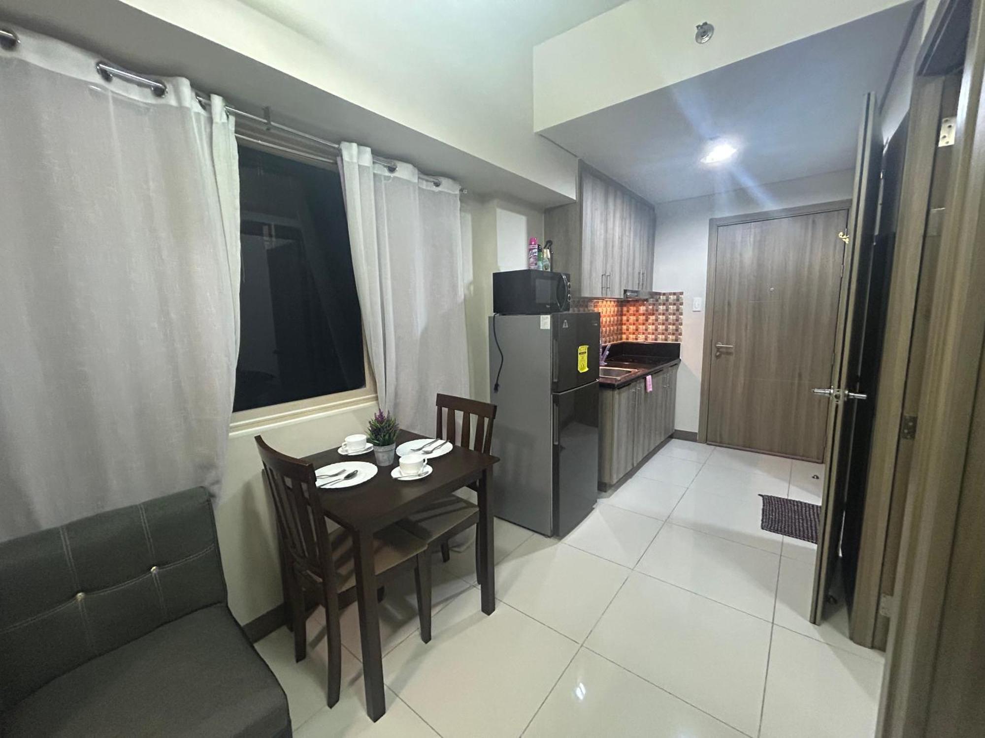 2Br Coast Residences Manila Exterior photo