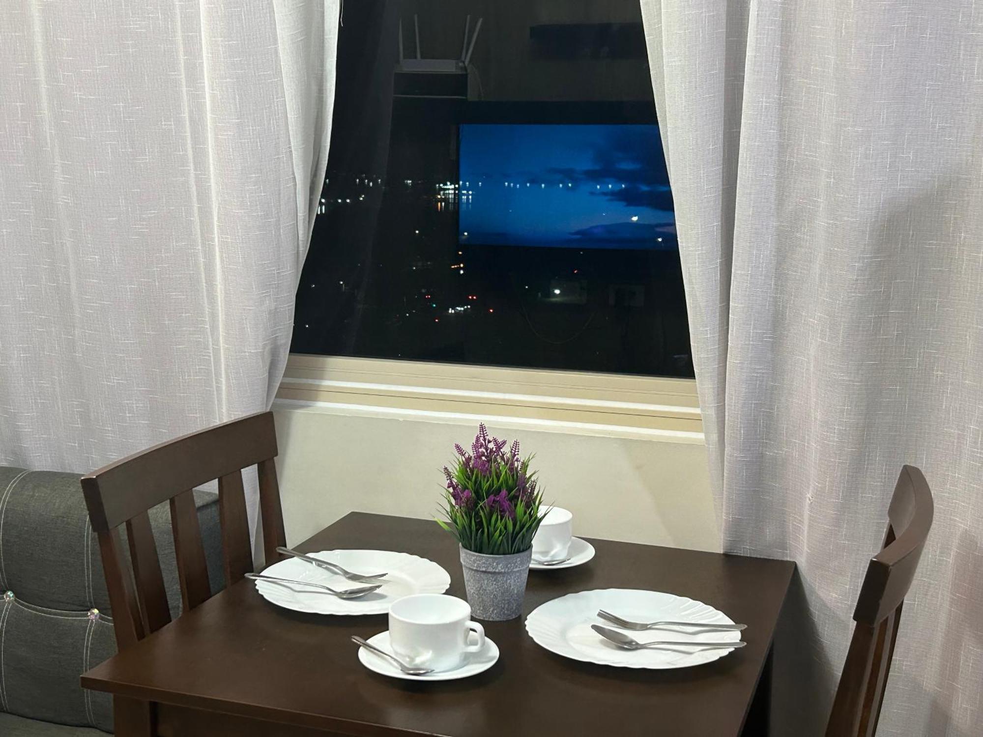 2Br Coast Residences Manila Exterior photo