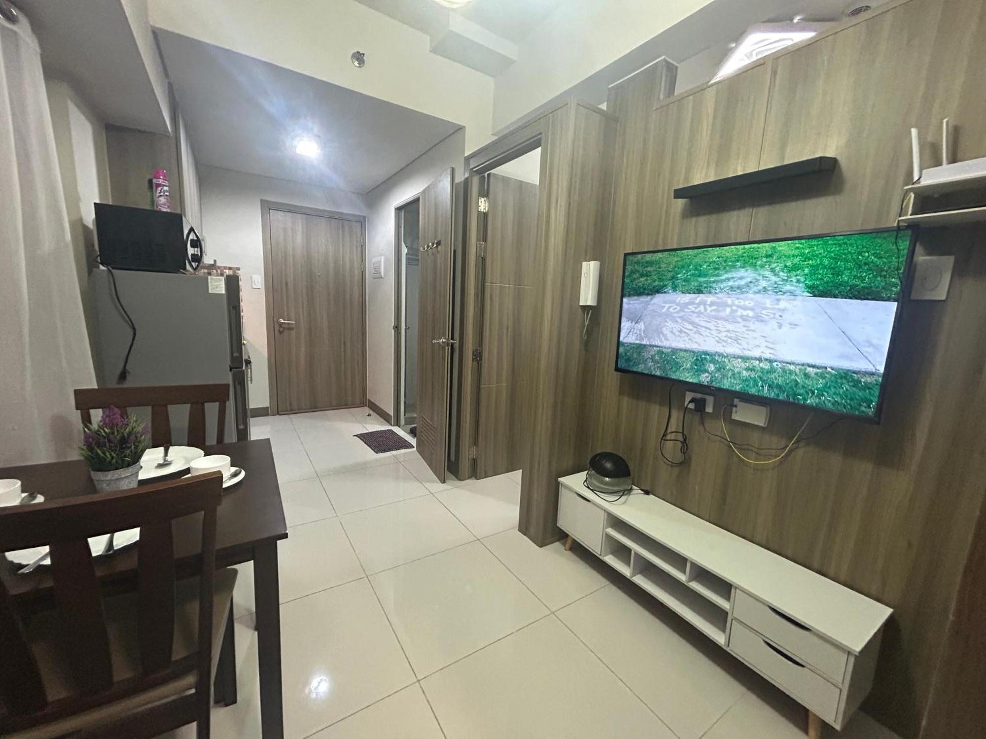 2Br Coast Residences Manila Exterior photo